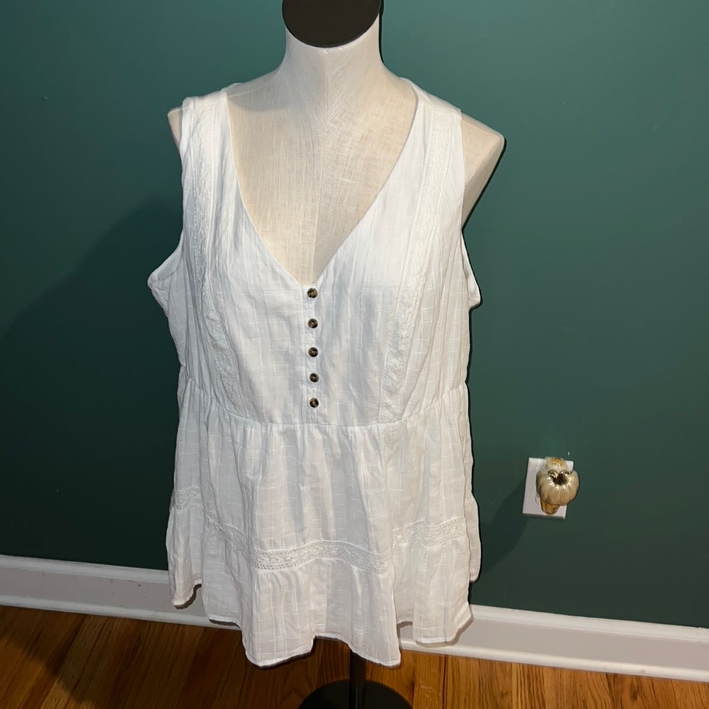 Torrid white front buttons peasant, style‎ Size 1 sleeveless top
